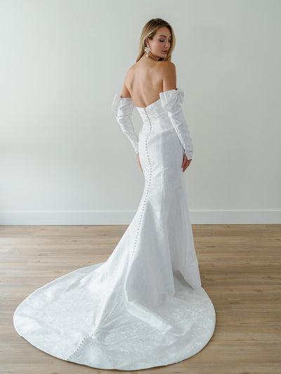 Noor with Sleeves