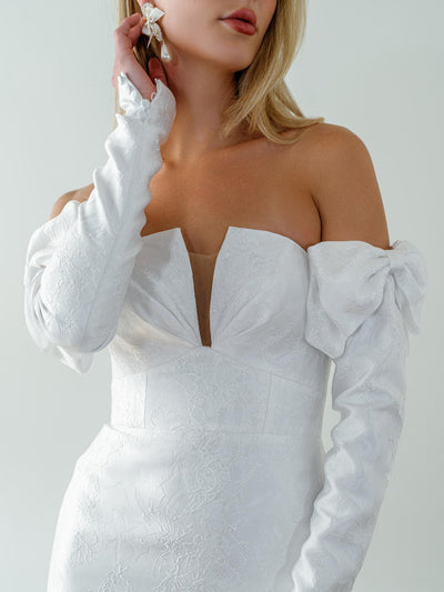 Noor with Sleeves