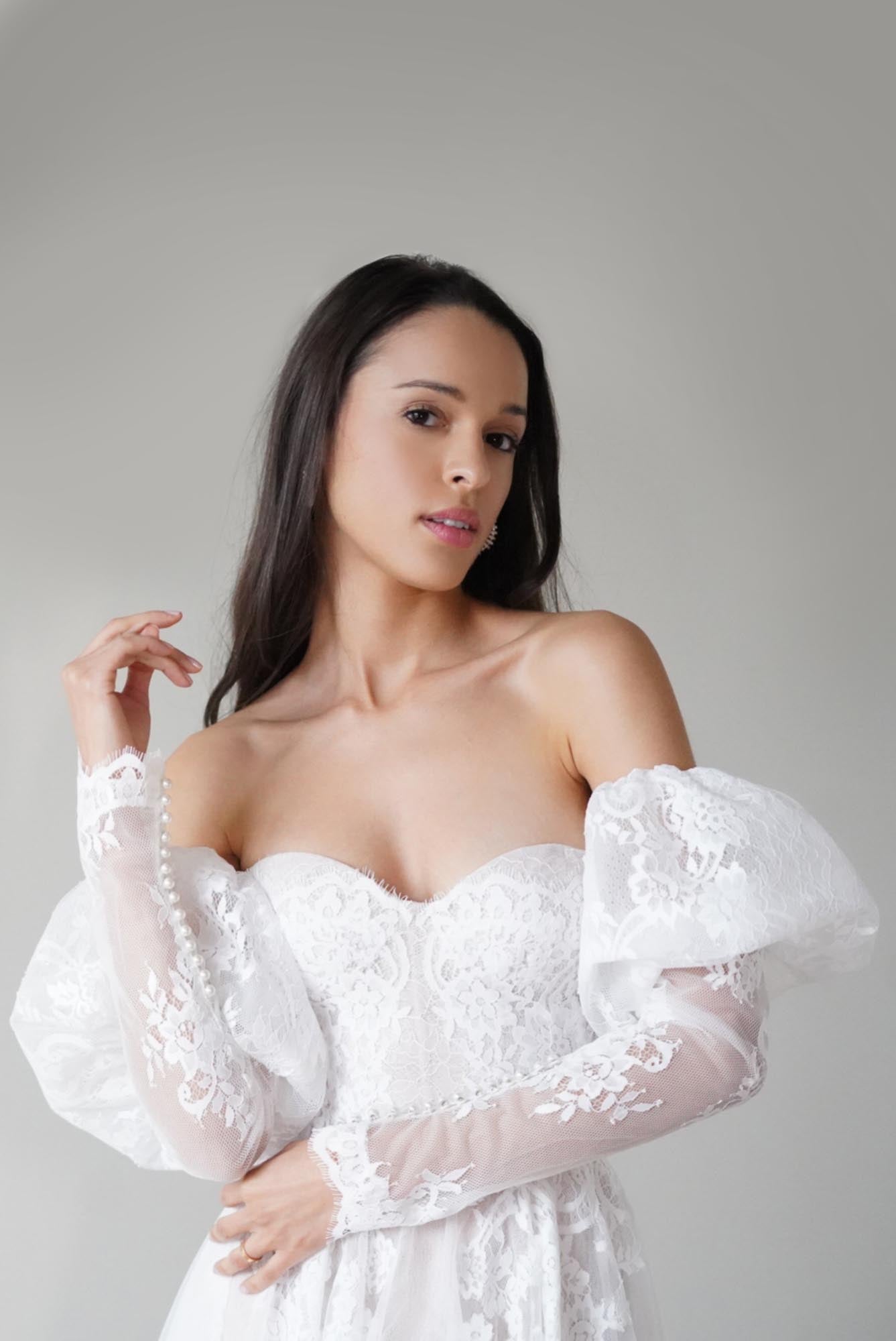 Jaislyn with  Sleeves